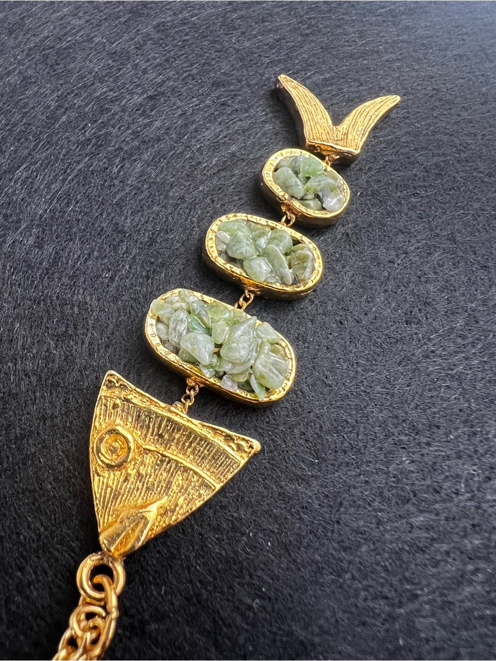 Vintage 1970s Gold Tone Articulated Fish Pendant Necklace - Picture 4 of 9